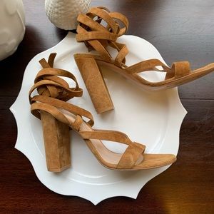 EUC Gianvito Rossi nude suede ankle wrap sandals